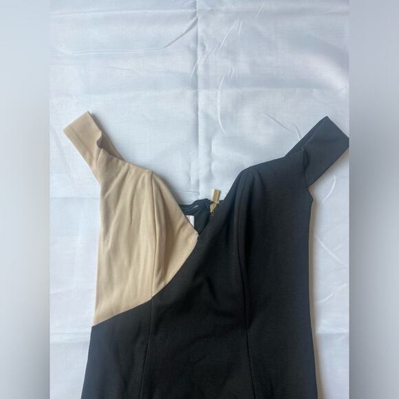House of CB | Rodene Two-Tone Black & Tan Dress |
Size Extra Small - Picture 3 of 8